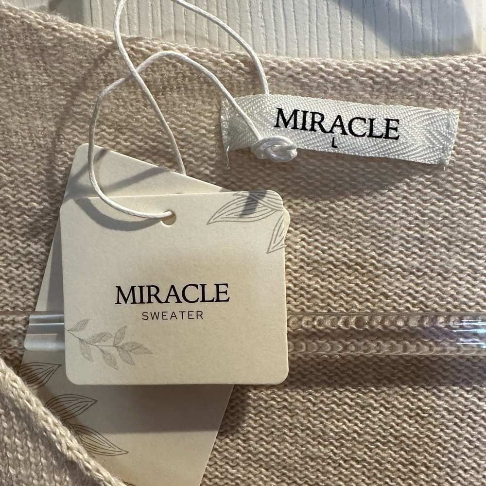Miracle VACAY Sweater with Multicolor Letters - Picture 7 of 9
